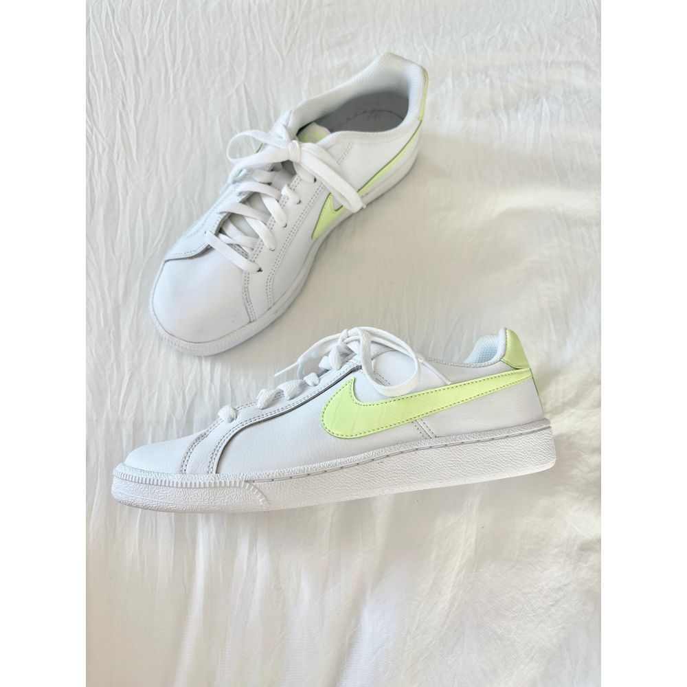 Like New Nike Court Royale White Barely Volt Neon‎ Yellow Green Swoosh Size 9